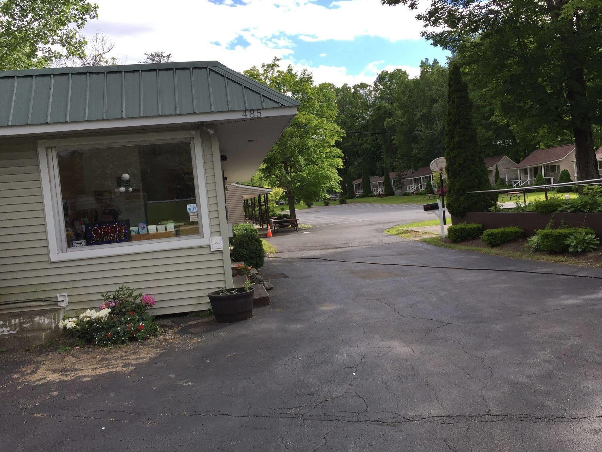 Adirondack Oasis Motel Lake George Exterior foto