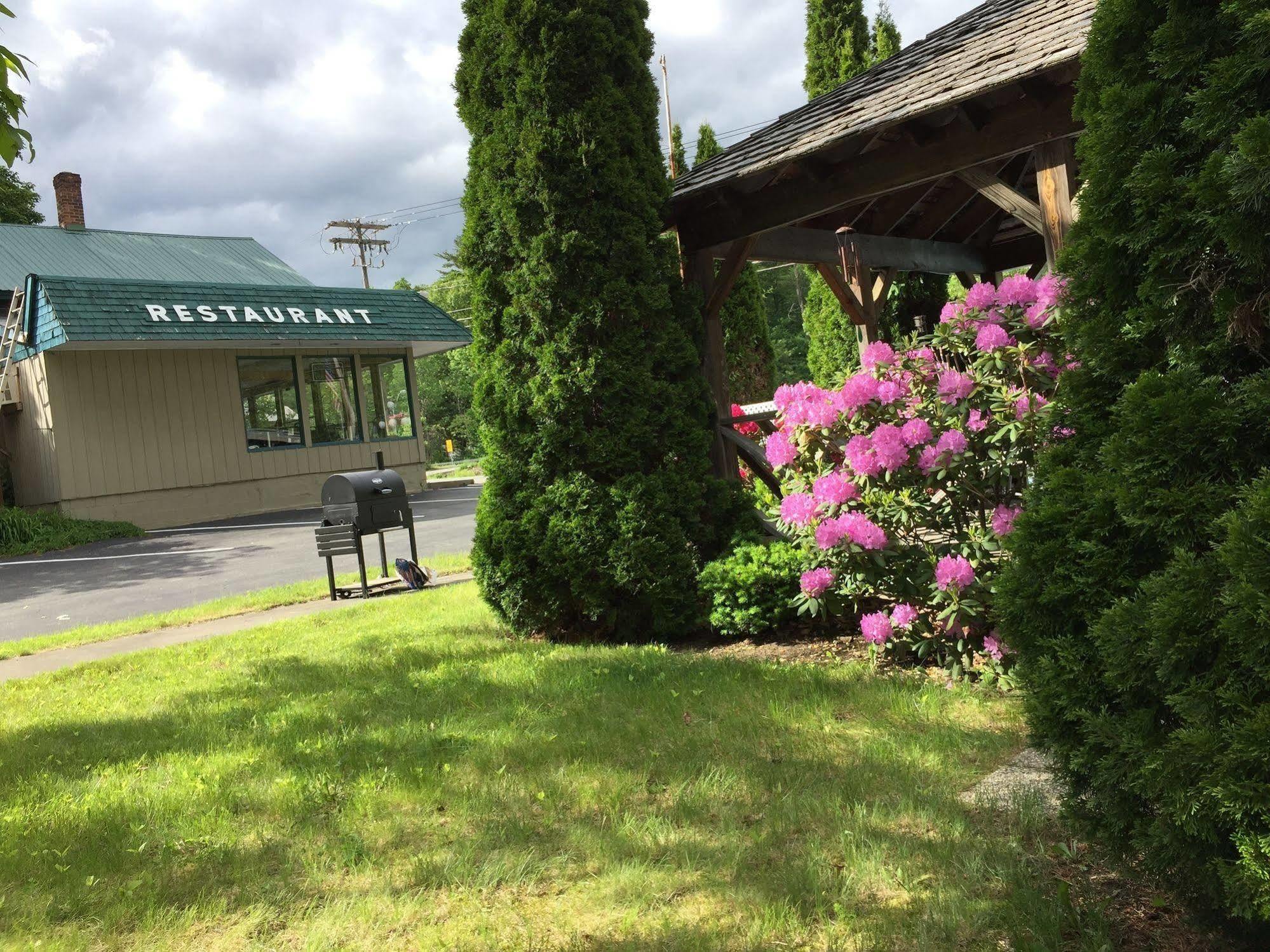 Adirondack Oasis Motel Lake George Exterior foto