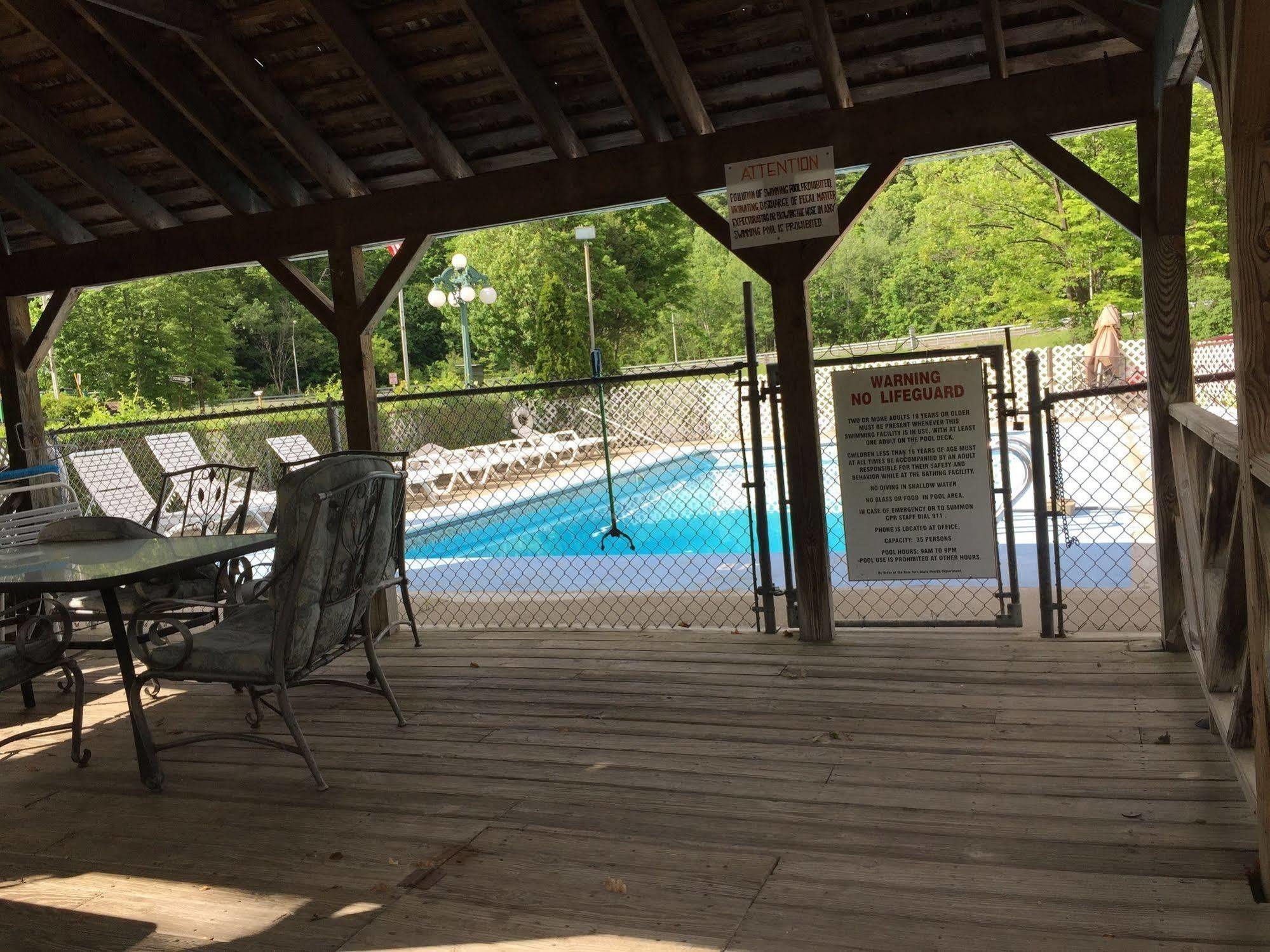 Adirondack Oasis Motel Lake George Exterior foto